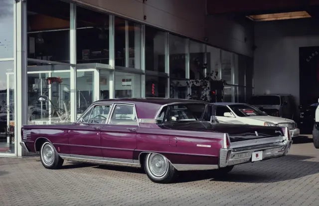Image of Mercury PARK LANE 4-Door Sedan 6.4 V8 300hp 6.4 kW